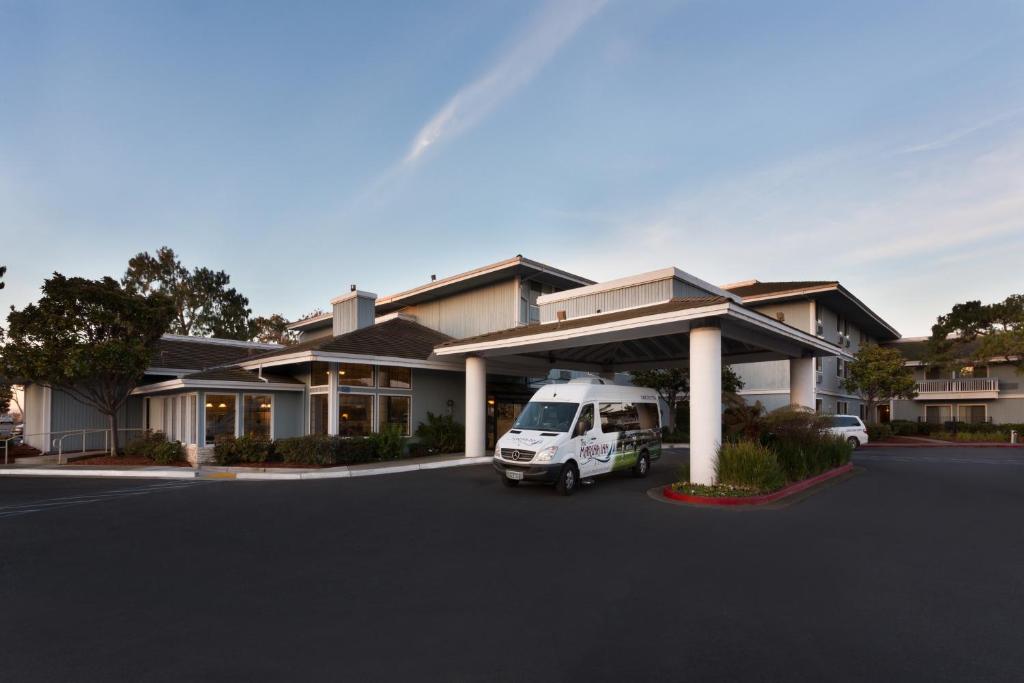 The Marina Inn on San Francisco Bay photo