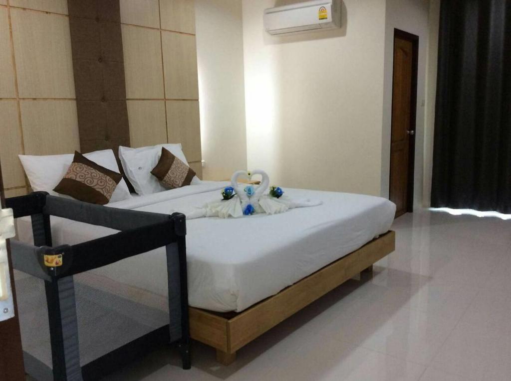 Postel nebo postele na pokoji v ubytování JS Residence Krabi