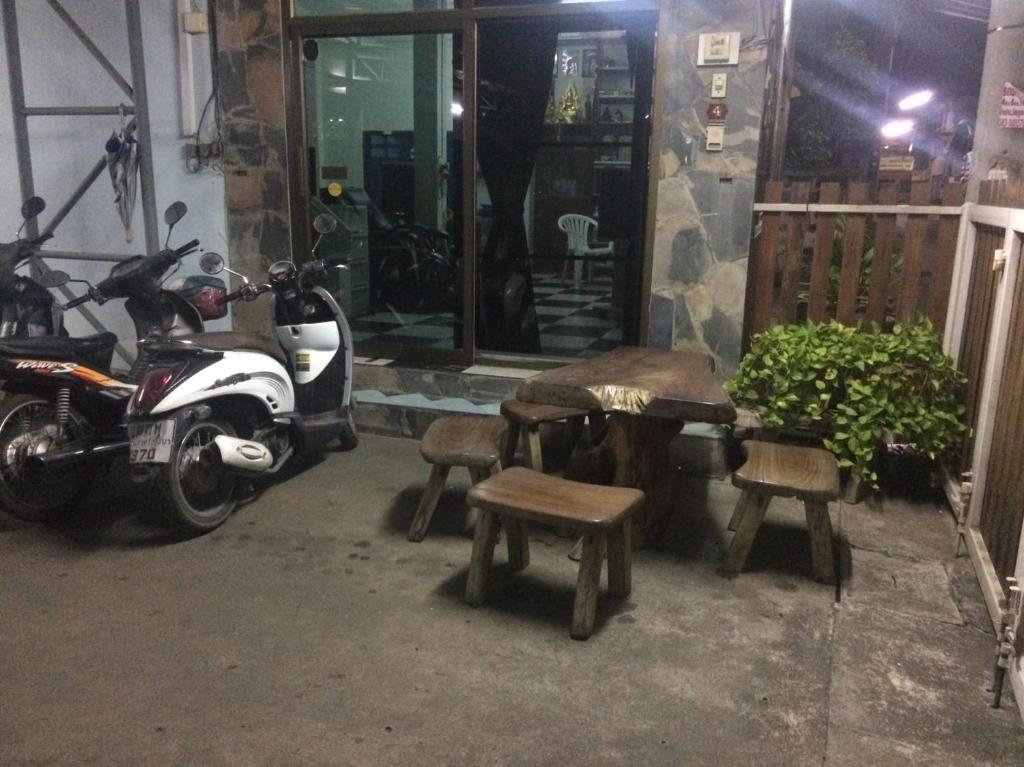 Fotografie z fotogalerie ubytování Thanya Mansion v destinaci Kanchanaburi