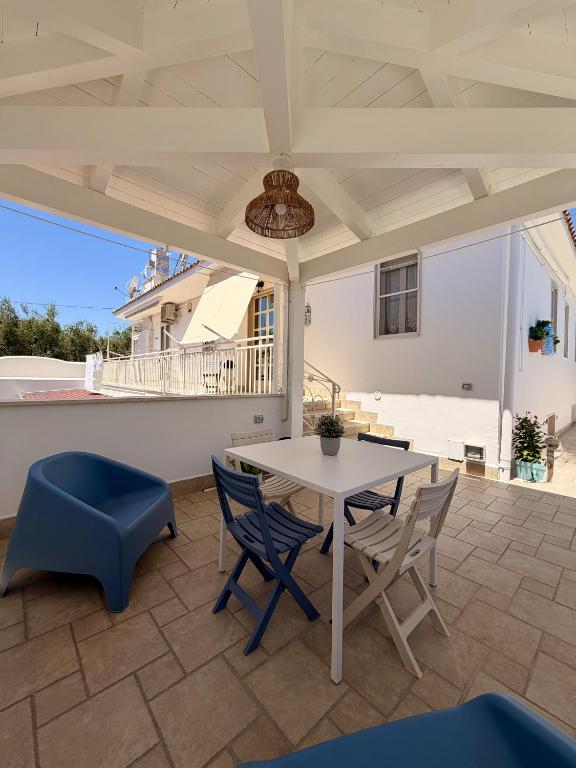 a patio with a table and chairs on a patio at Dimora Caratin' in Mattinata