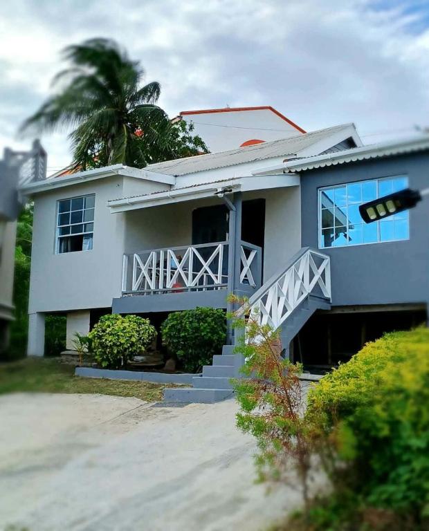 Gallery image of Home in Grand Anse in Saint Georgeʼs