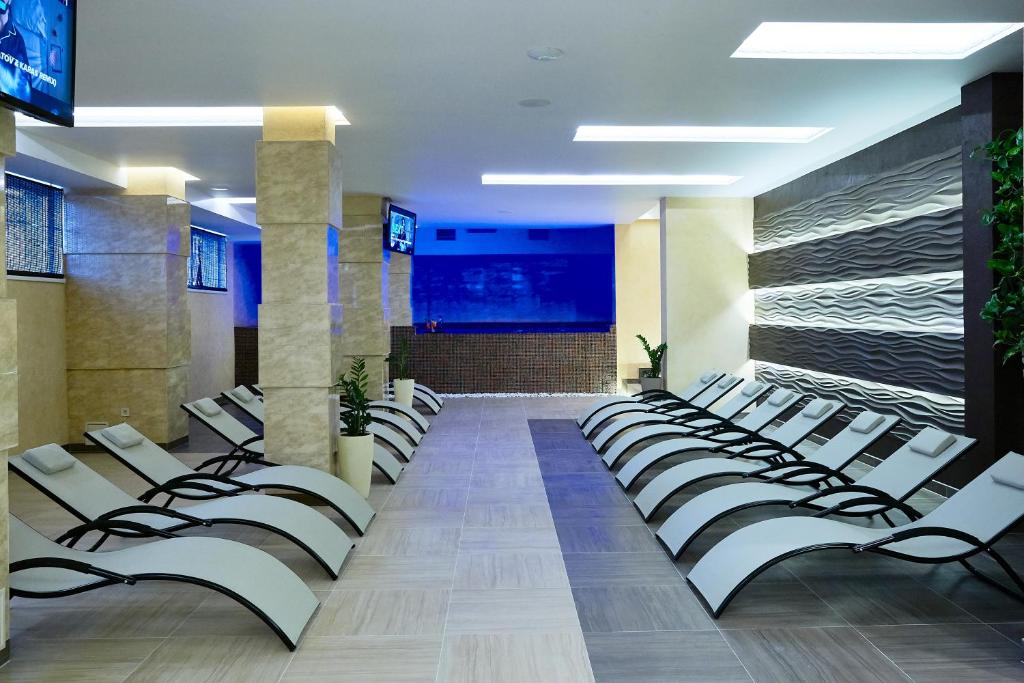 TV a/nebo společenská místnost v ubytování Lisova Pisnia Resort Hotel