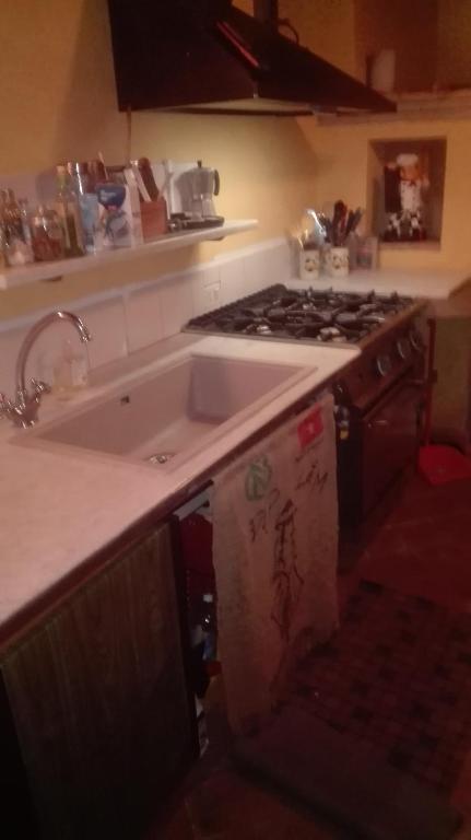 Kuchnia lub aneks kuchenny w obiekcie San Martin del Colle Holiday Home