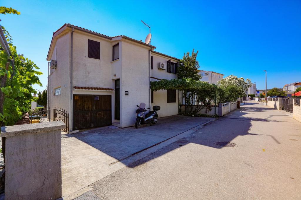 Apartments by the sea Rogoznica - 25832