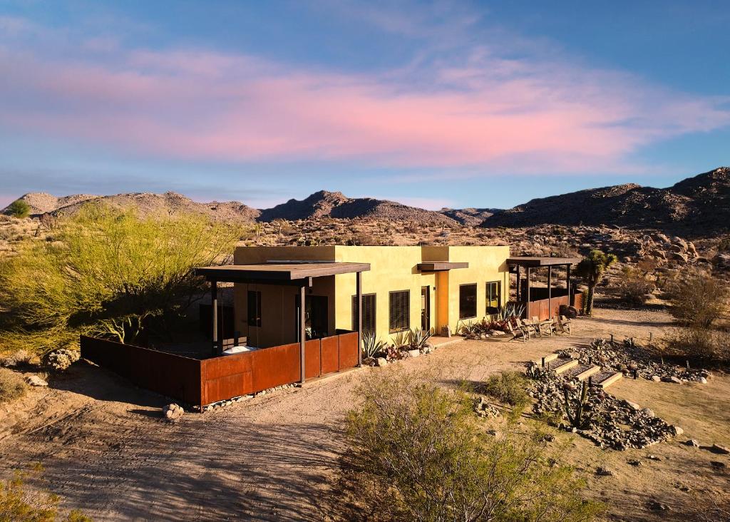 a building in the middle of the desert at Sacred Sands - Lobo Luna in Joshua Tree