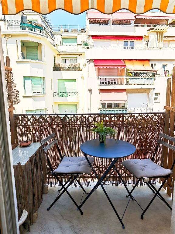 Studio centre proche la mer