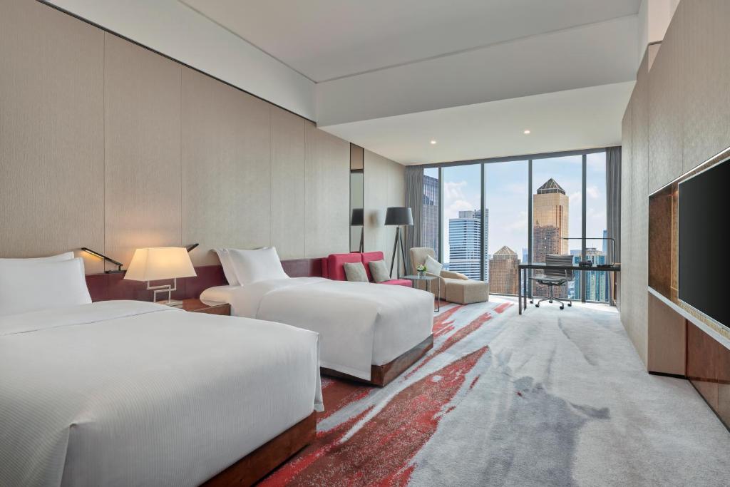 Hilton Guangzhou Tianhe - Free Shuttle Bus and Registration Counter Available during Canton Fair Period - 