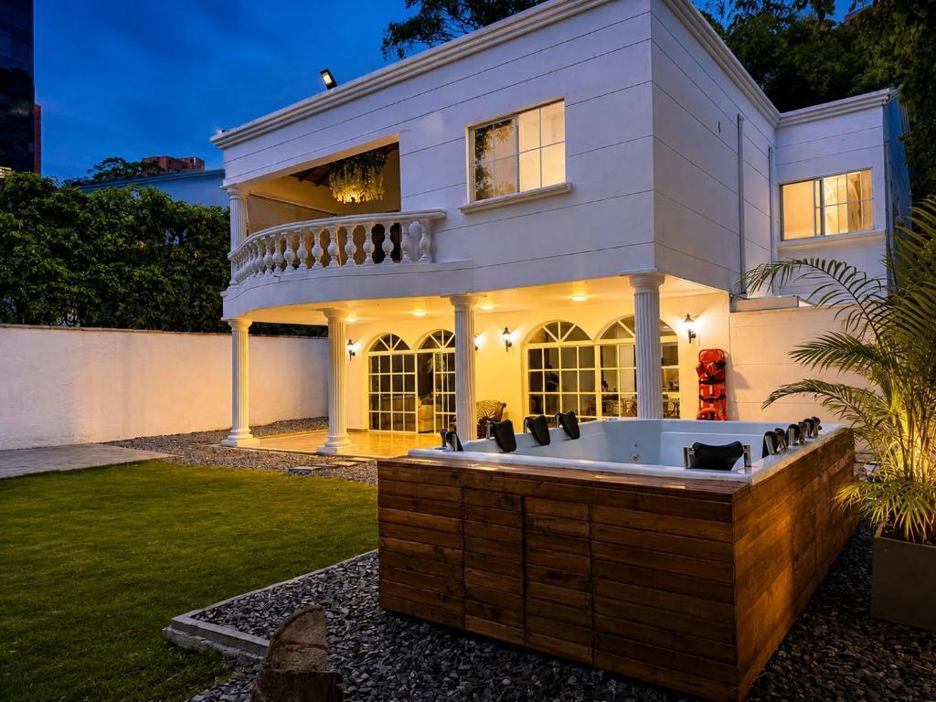 a large house with a bath tub in the yard at La Toscana del Poblado in Medellín