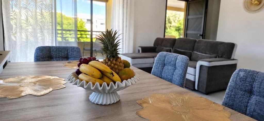 a bowl of fruit on a table in a living room at L' Aurore de Cassandre in Saint-Paul
