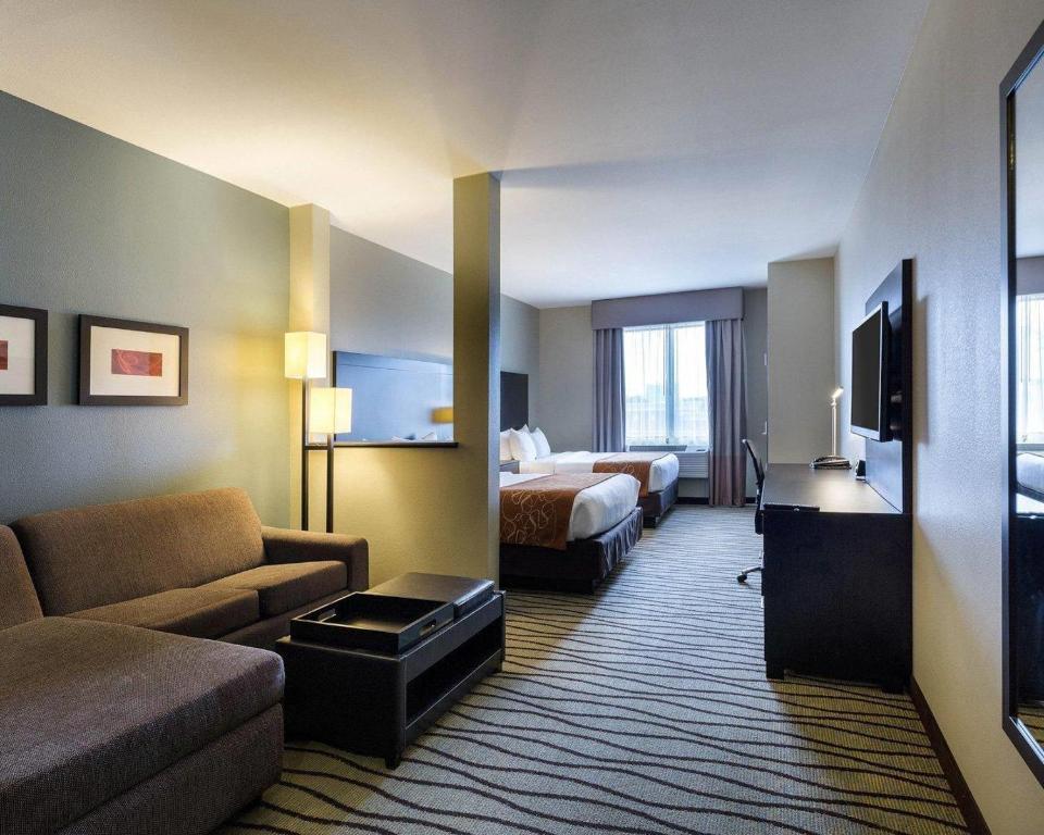Comfort Suites near Westchase on Beltway 8 - 