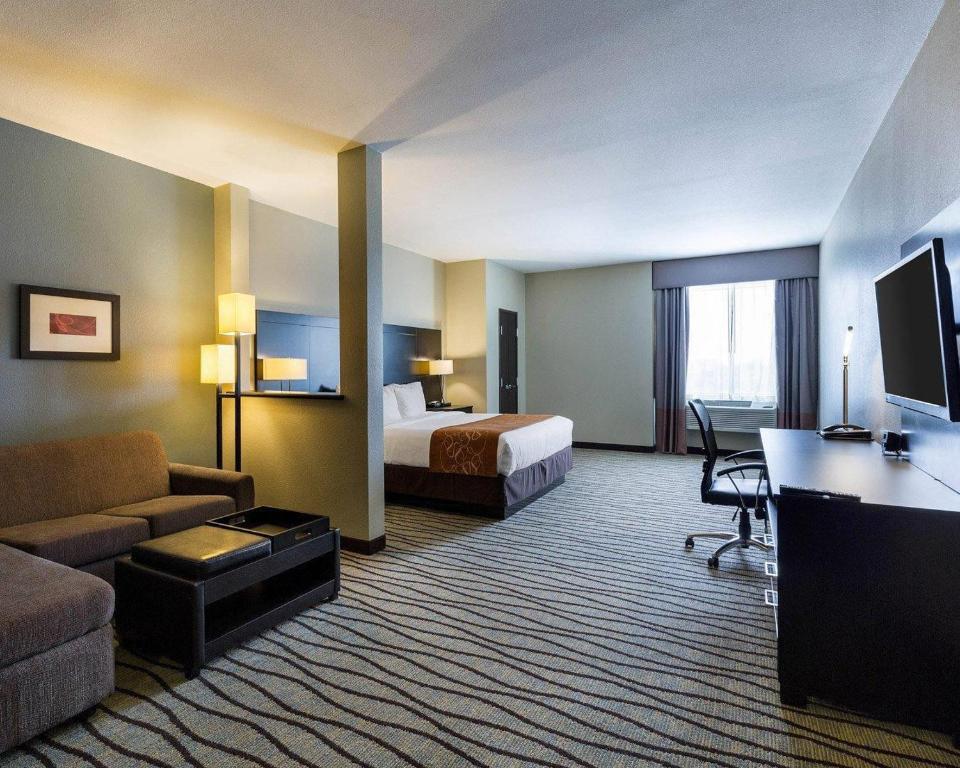 Comfort Suites near Westchase on Beltway 8 - 
