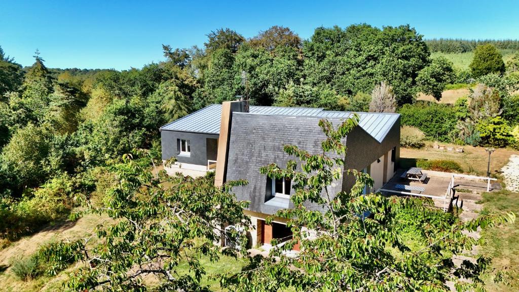 an aerial view of a house in the woods at Maison Nature Bretagne 3 chambres Plain-Pied in Langonnet