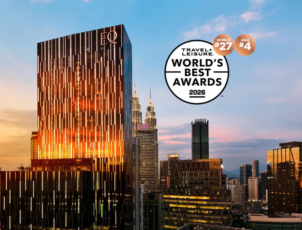 Sijil, anugerah, tanda atau dokumen lain yang dipamerkan di EQ Kuala Lumpur