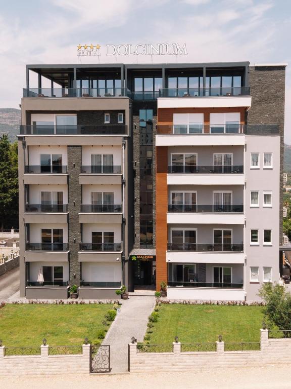 ein Wohnhaus in der Stadt Dortmund in der Unterkunft Hotel Dolcinium in Ulcinj