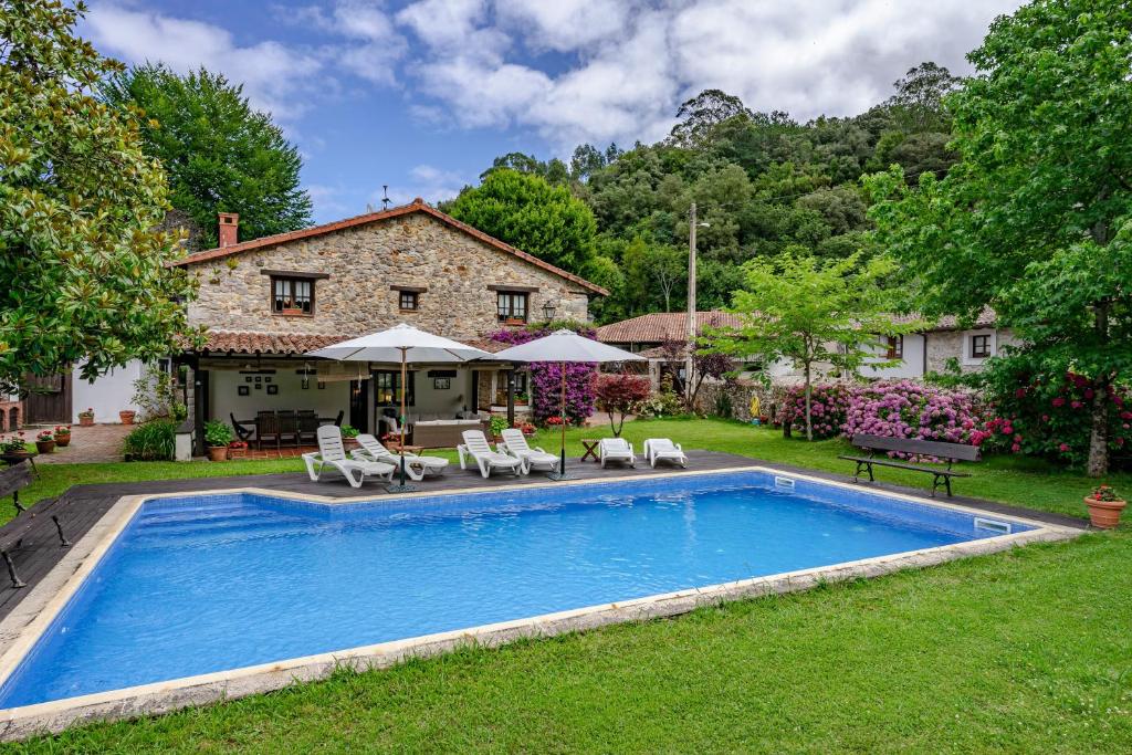 a swimming pool in the yard of a house at La Casa de Torre in Ribadesella