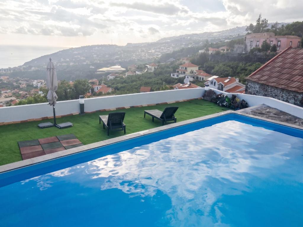 Charming lodge in Ponta do Sol with private pool