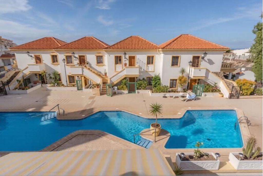 Cozy Home in Costa Adeje - Pool & Private Terrace