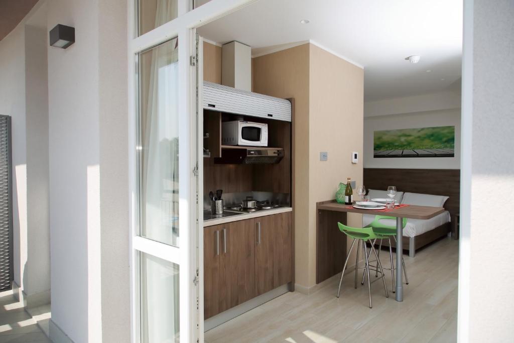 Kuchyň nebo kuchyňský kout v ubytování Privilege Apartments
