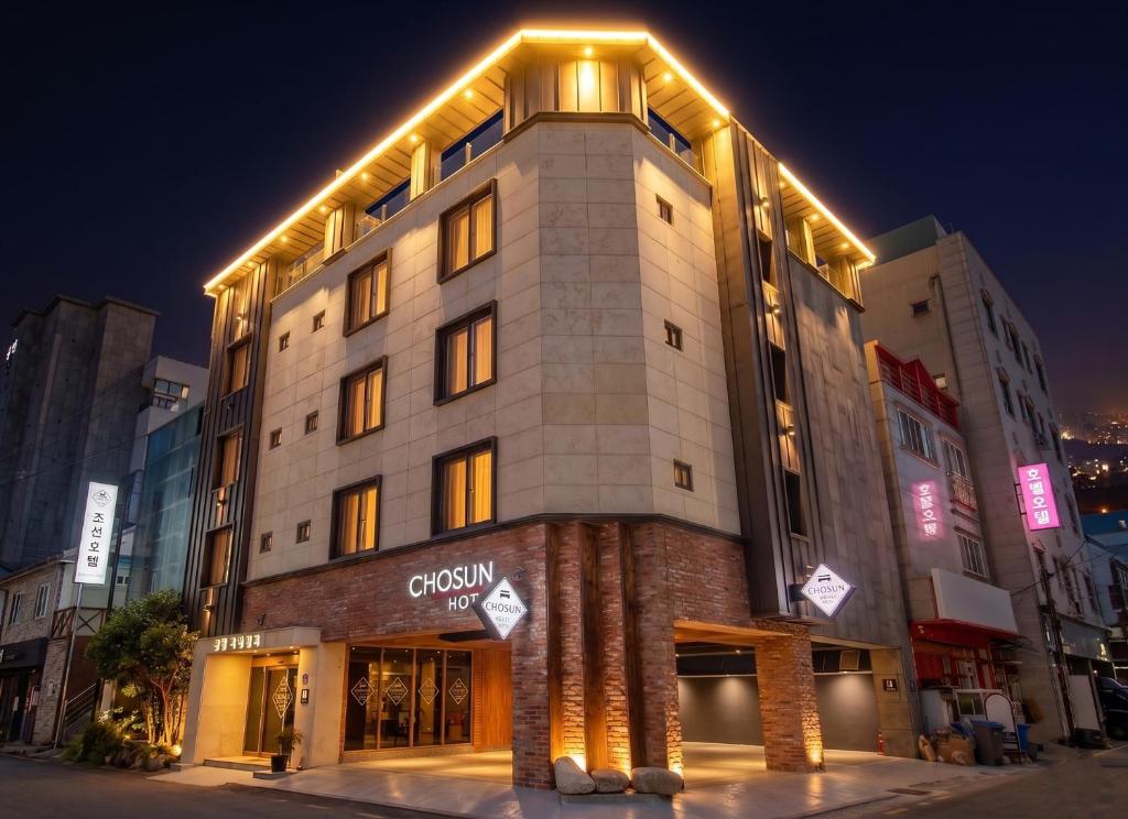 a building with lights on top of it at night at 통영호텔조선 in T'ongyŏng