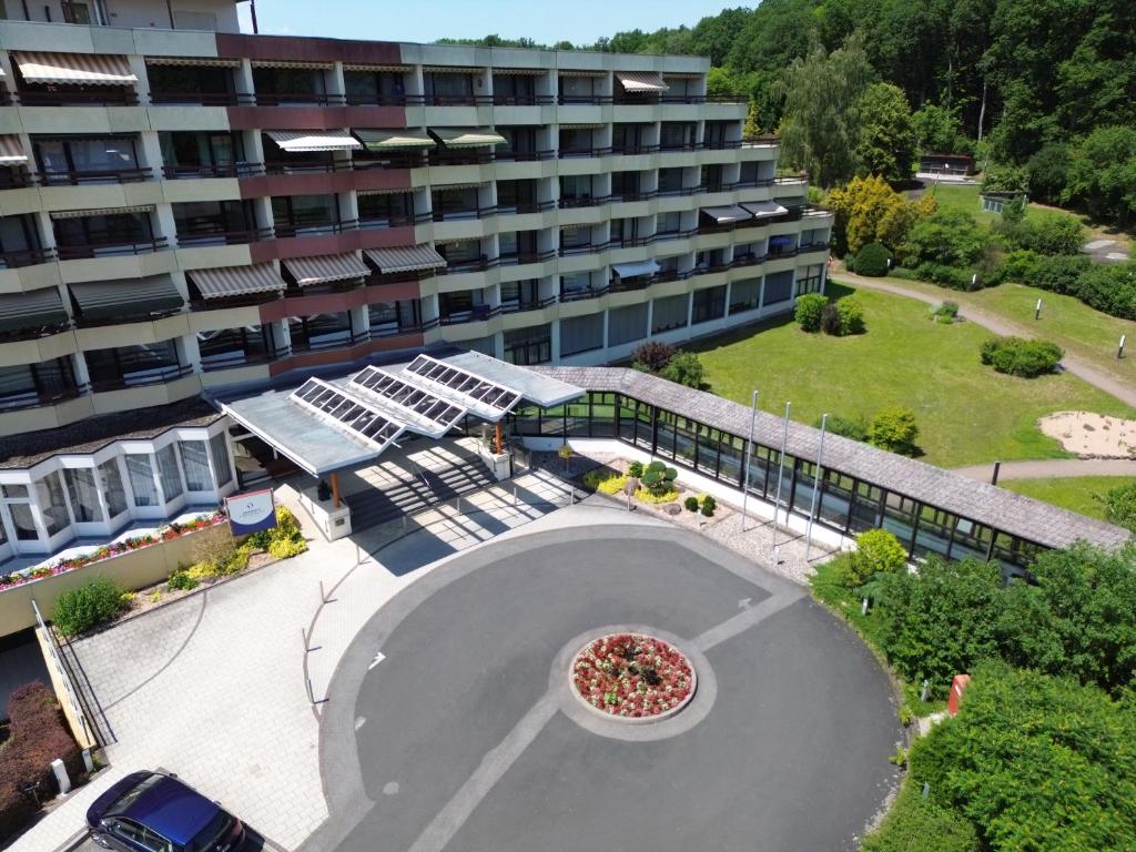 an overhead view of a building with a courtyard at Parkwohnstift Bad Kissingen in Bad Kissingen