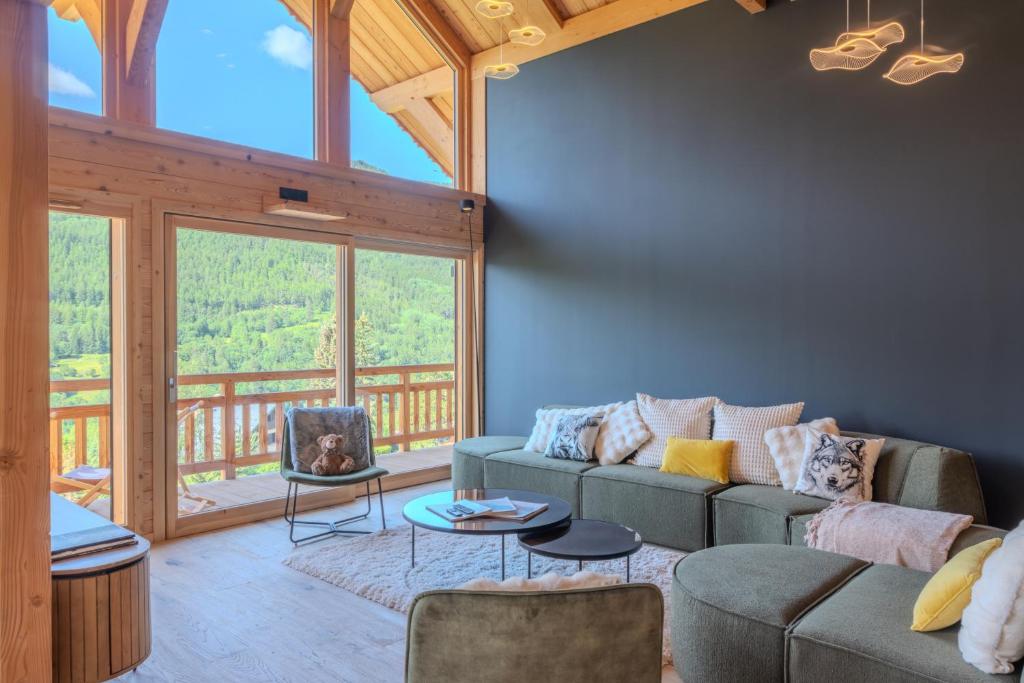 a living room with a couch and a fireplace at Jag Peak in Champcella