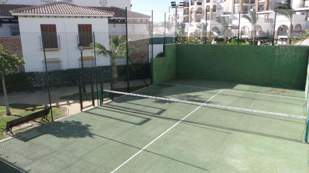Tenis alebo squash v ubytovaní Al Andalus Thalassa I VERARENTAL-COM alebo jeho okolí