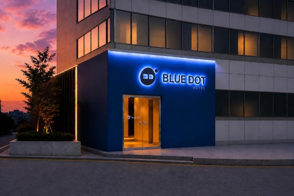 a blue dot sign on the side of a building at 부산 수영 블루닷 호텔 in Busan
