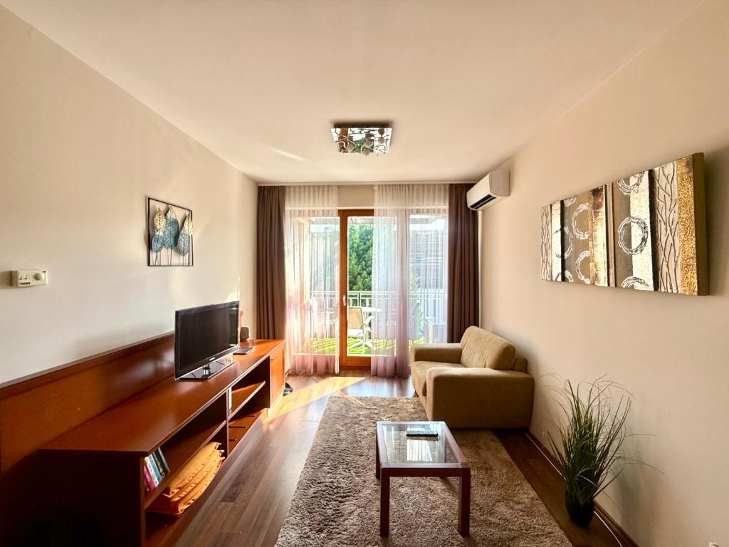 a living room with a television and a couch at Nautica Residence in Balatonfüred