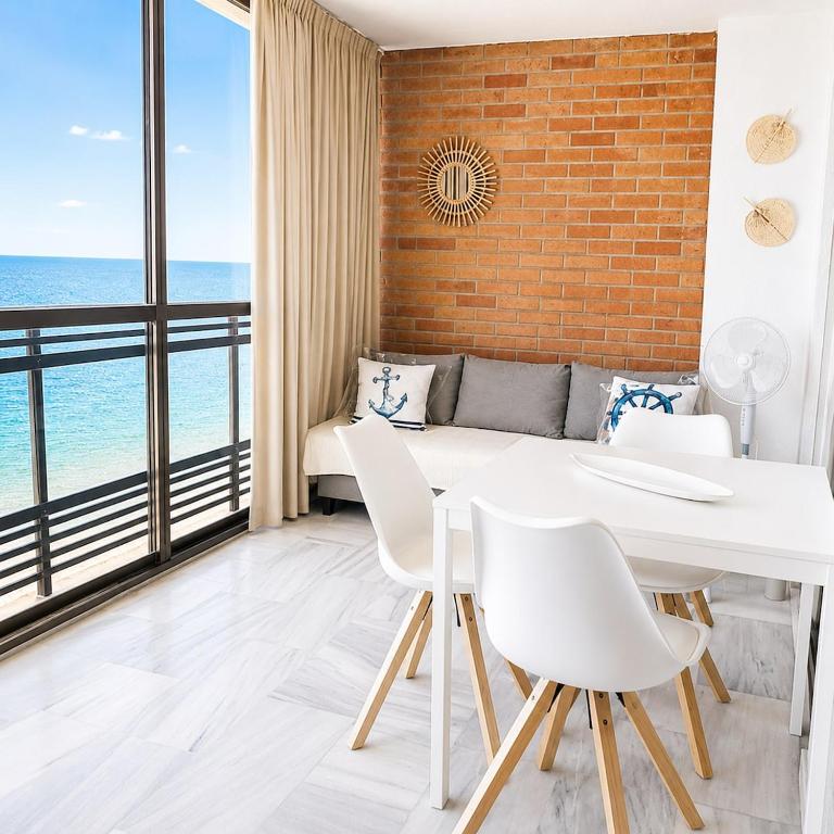 Despierta frente al mar Primera línea Playa Levante-Parking incluido-Edificio Cachirulo