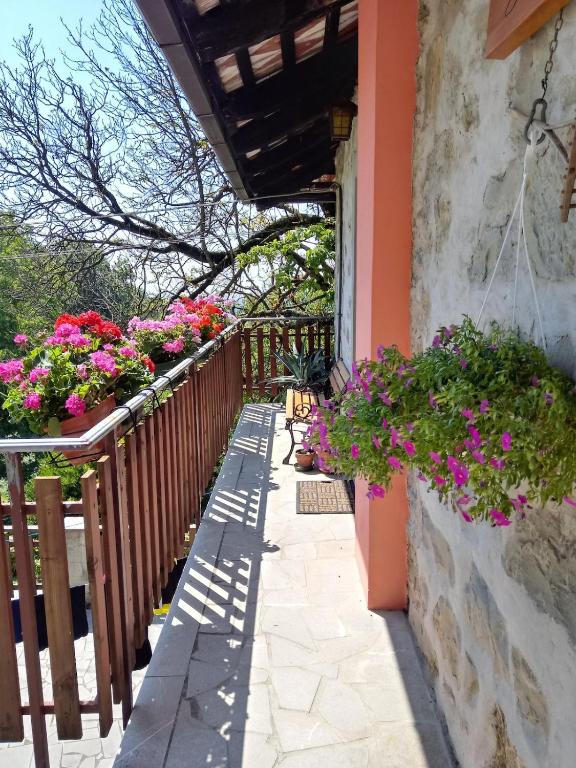 a balcony with flowers on the side of a house at Casa vacanze Ivan Trinko in Savogna
