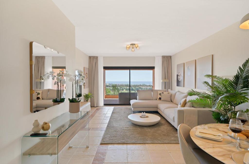Flamingos Luxury Apartment - Sea Views, Golf & Free Parking