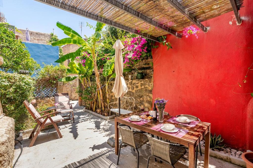 Old Town House with Garden, Fully Equipped & Peaceful