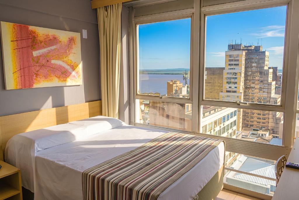 Llit o llits en una habitació de Hotel Dan Inn Express Porto Alegre - Próximo ao Complexo Santa Casa e Araújo Viana