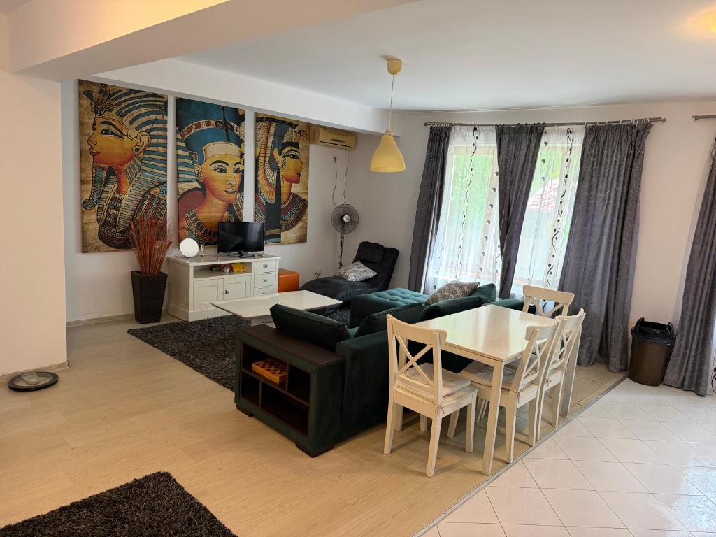 a living room with a green couch and a table at LUANA Apartament Mamaia Nord in Mamaia Sat/Năvodari