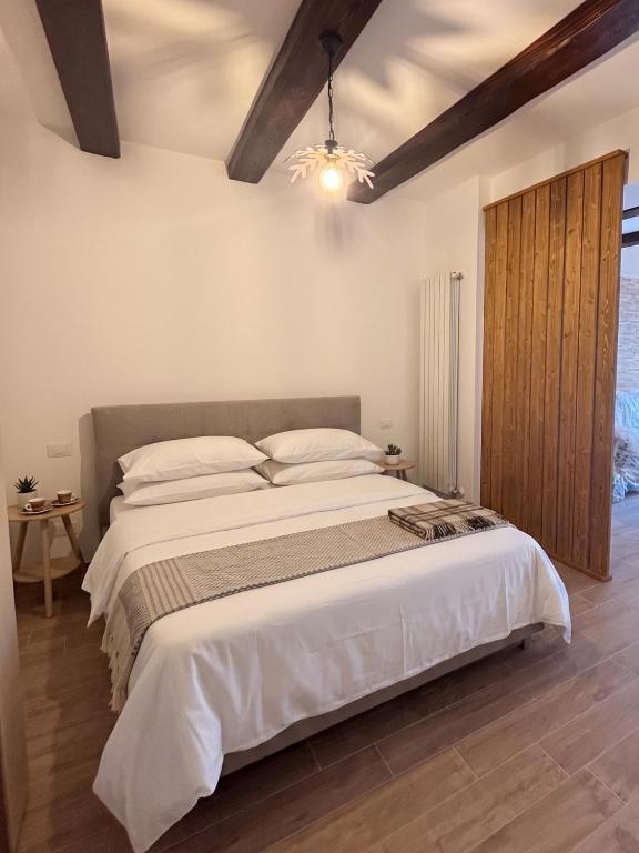 a bedroom with a large white bed in a room at Yes I Know My Room - La Rua in Castel di Sangro