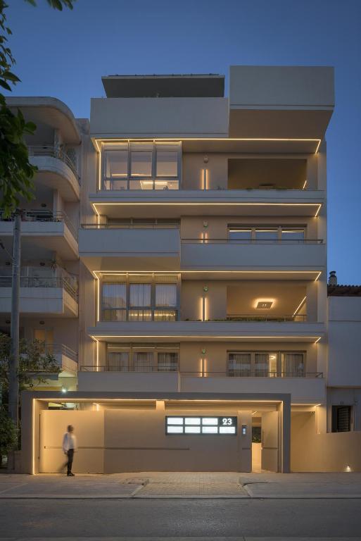 Leste Urban Living, a Stylish Suite for 2, centraly located, with private parking!
