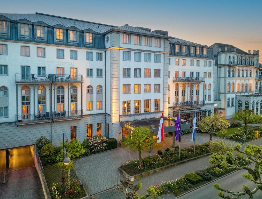 a group of buildings in a city at Steigenberger Hotel Bad Homburg in Bad Homburg vor der Höhe