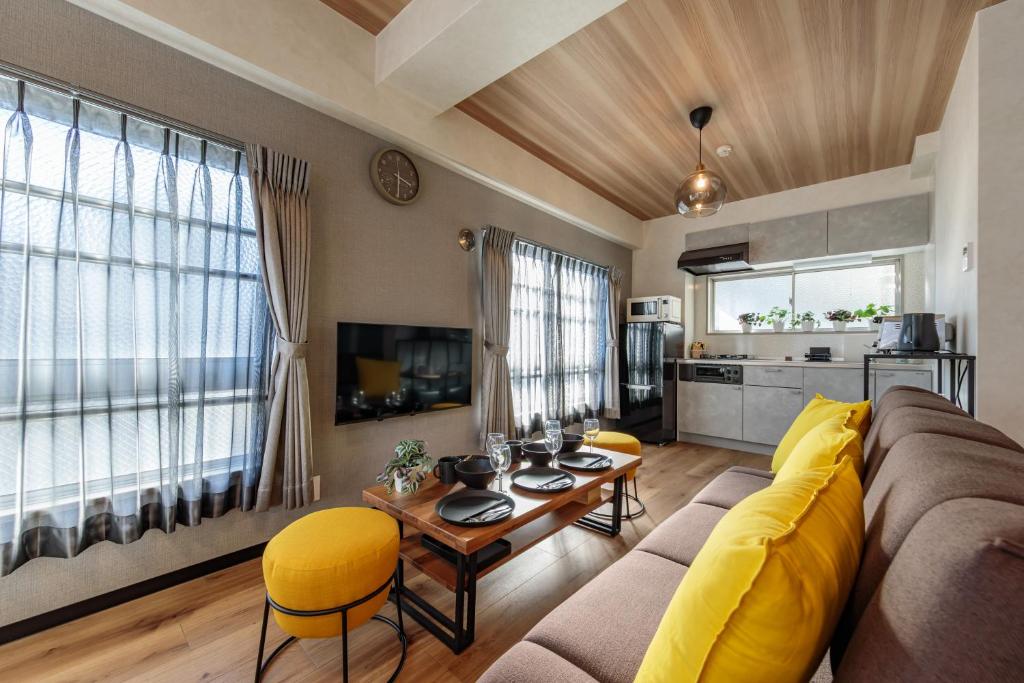 NEW OPEN! Shinsaibashi 4 min Dotonbori 5 min Rooftop Balcony 4 Beds 42m2