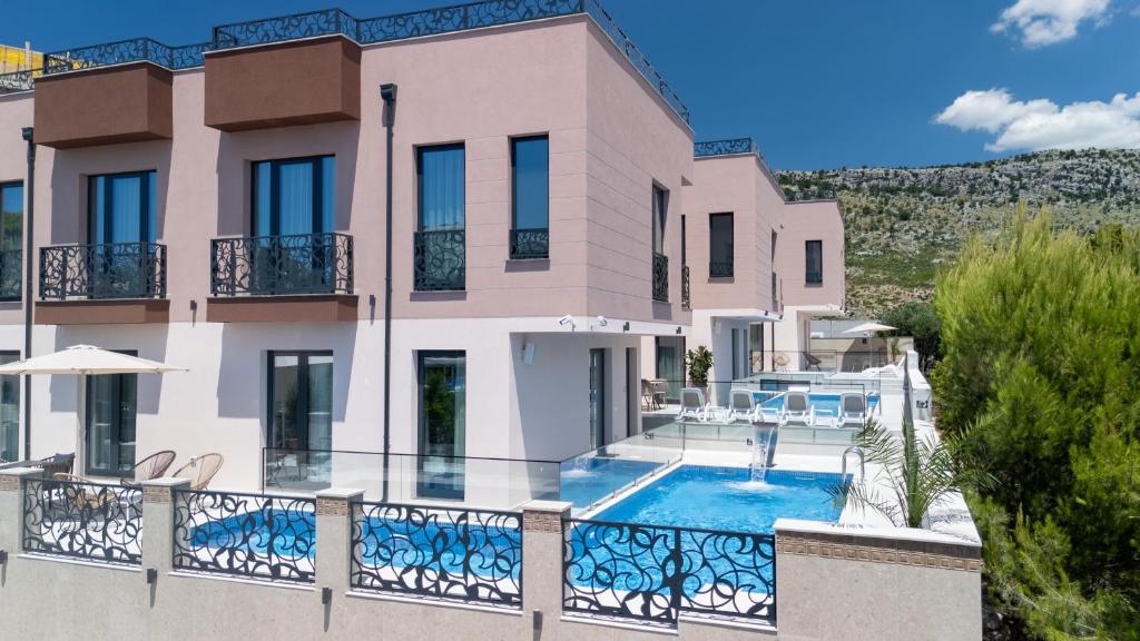 a villa with a swimming pool and a balcony at Evianamar in Shëngjin