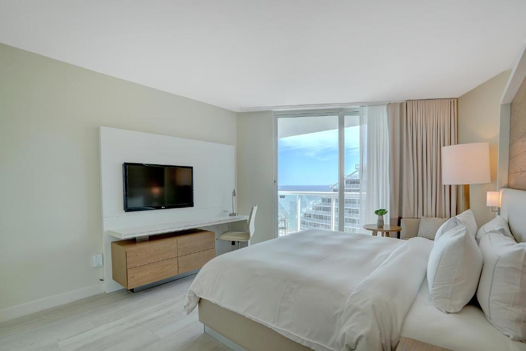 Hilton Fort Lauderdale Beach Resort - 