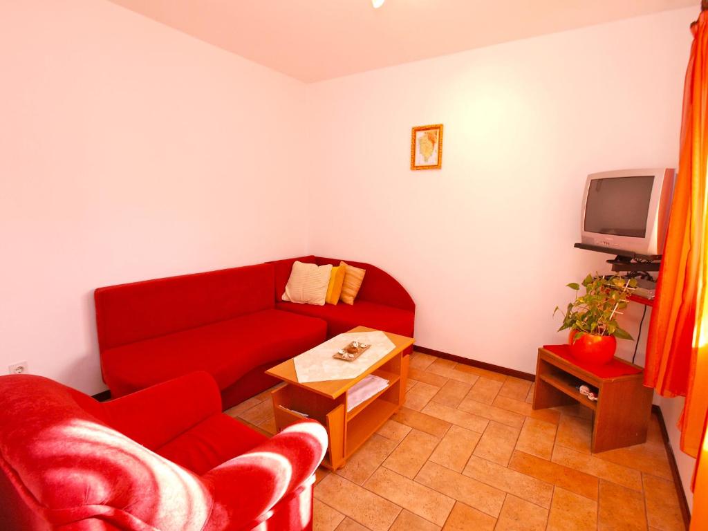 Telewizja i/lub zestaw kina domowego w obiekcie Apartments Biskupije 940