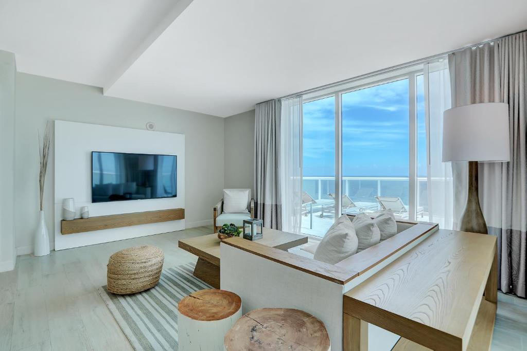 Hilton Fort Lauderdale Beach Resort - 