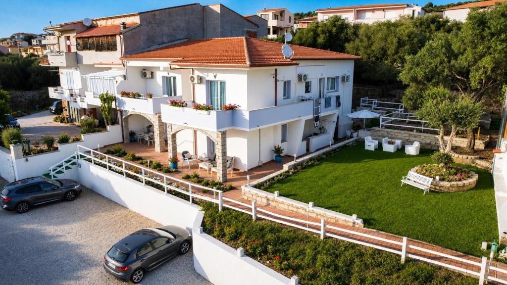 a house with a car parked in front of it at BeB con piscina Villa del Borgo in Badesi