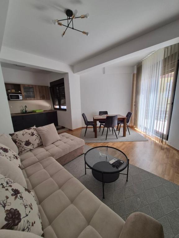 a living room with a couch and a table at M&M Apartman 2 in Rafailovici
