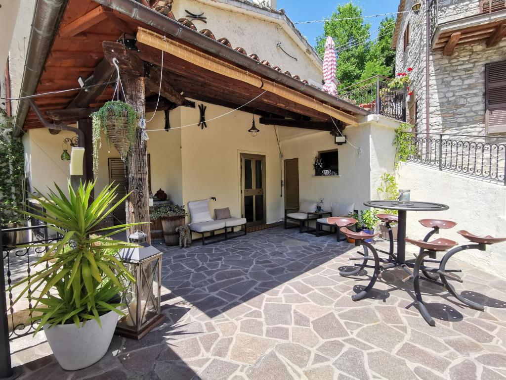 an outdoor patio with a table and chairs at Bed & Breakfast SENTIERO 54 in Cantiano