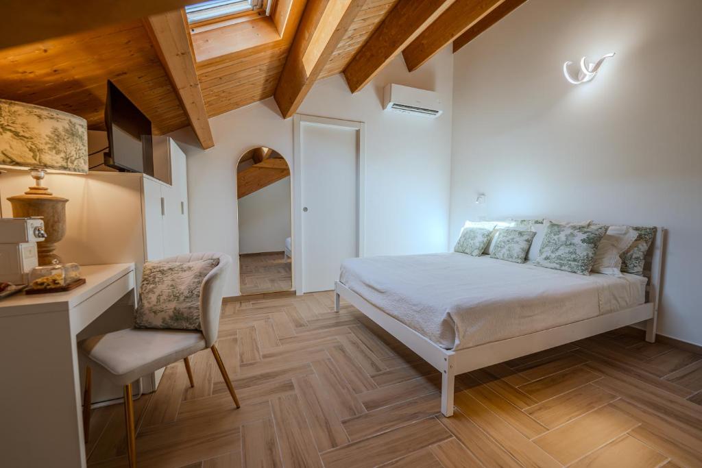 a bedroom with a bed and a desk and a chair at The White House in Miglianico