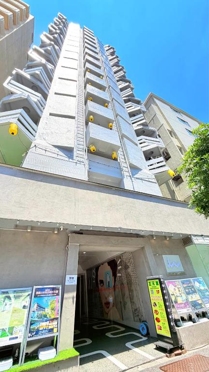 Shinjuku Kabuki Youth Hostel#New Sunshine Room#50 second walk from Higashi Shinjuku subway#Automatic locking door at entrance#新宿1