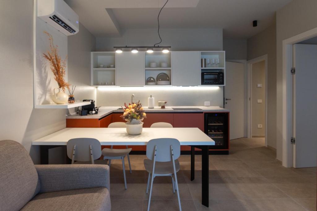 a kitchen with a table and chairs in a room at Dimora Nòva Verona in Verona