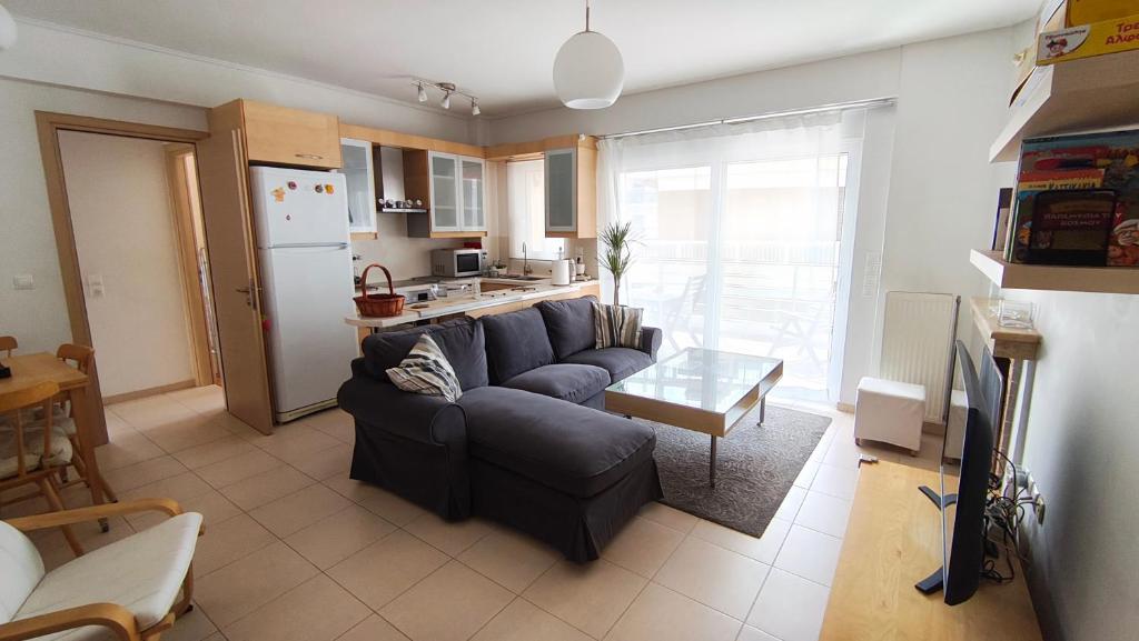 Modern 2 bedroom cozy, quiet and bright apartment in Marousi
