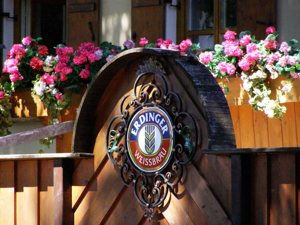 Hotel & Gaststätte zum Erdinger Weißbräu - Resim 45